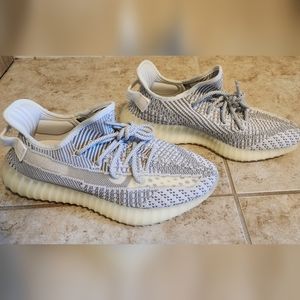 NEW Yeezy Boost 350 V2 Static/Non Reflective Size 9